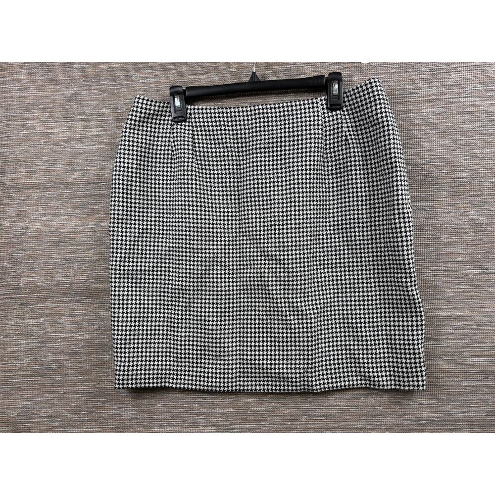 Classic Black and White Houndstooth Mini Skirt